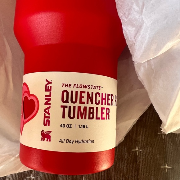 Stanley Heart-Patterned Red Valentine Tumbler with Straw NWT - Picture 5 of 5